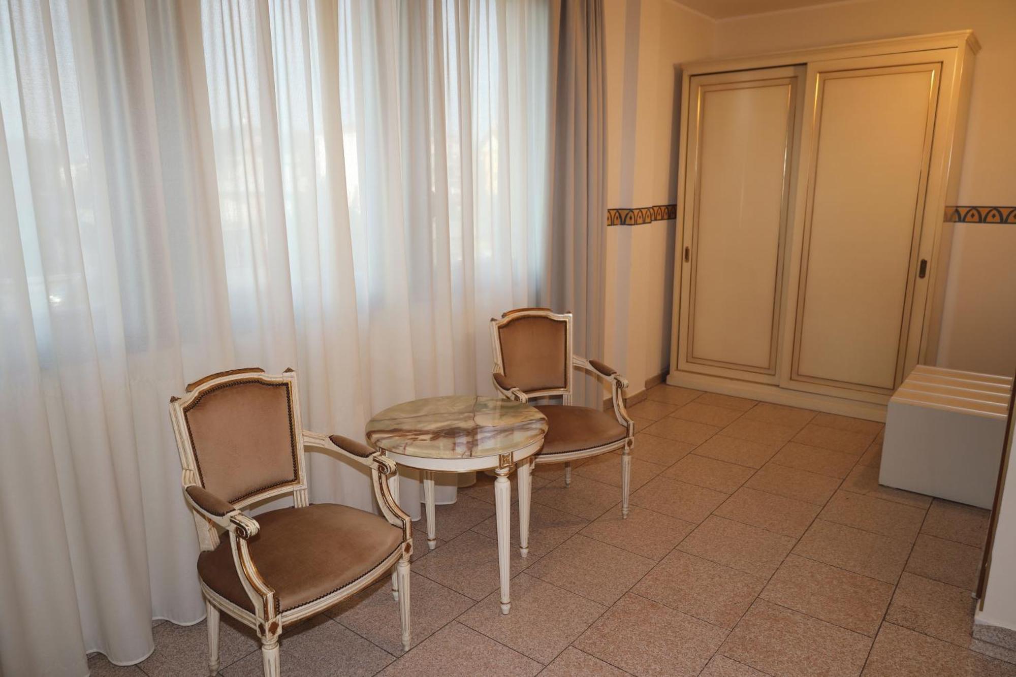 Hotel Ristorante Continental Osio Sotto Luaran gambar